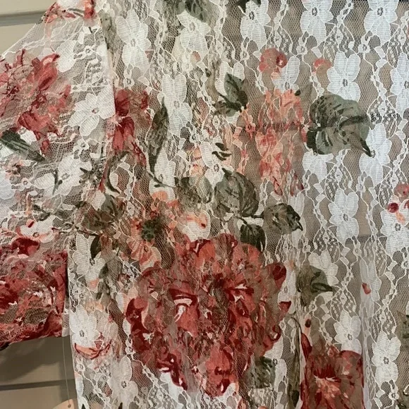 Jolie and Joy Bell Sleeved Floral Cover Up in Lace Size 3XL - Picture 8 of 8